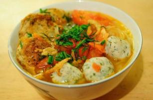 Địa chỉ ăn bún chả cá ngon nổi tiếng nhất Huế