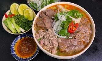 Quán bún bò Huế ngon và đông khách bậc nhất Hà Nội