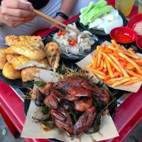 Món ăn vặt hấp dẫn ở phố đi bộ Hà Nội
