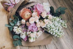 Địa điểm mua hoa nổi tiếng Hà Nội cho ngày 20 - 11 ý nghĩa