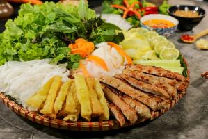 Quán nem nướng ở Sài Gòn được giới trẻ yêu thích nhất