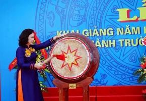 Bài văn tả thầy (cô) hiệu trưởng trường em hay nhất