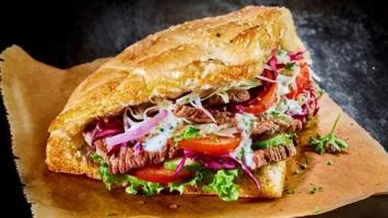 Món bánh mì kẹp ngon miệng, hấp dẫn, dễ làm tại nhà.
