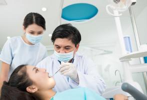 Bệnh viện niềng răng mắc cài sứ dây trong uy tín nhất Hà Nội
