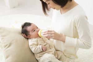 Bình sữa tốt nhất hiện nay cho bé kén ti