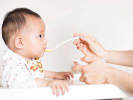 Bột ăn dặm gạo sữa cho bé tốt nhất hiện nay