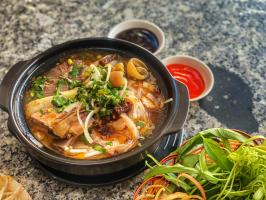 Quán bún bò Huế ngon ở Quận 5, TP. HCM