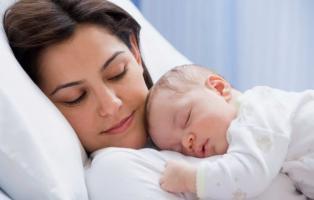 Dầu gội khô cho mẹ sau sinh tốt nhất hiện nay