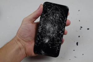 Địa chỉ thay màn hình iPhone uy tín nhất quận 4, TP. HCM