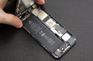 Trung tâm thay pin điện thoại iPhone uy tín và chất lượng nhất Hà Nội