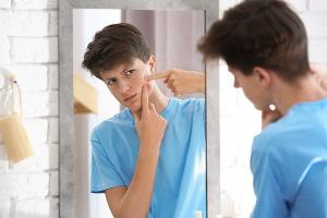 Câu hỏi về sự thay đổi cơ thể bé trai tuổi dậy thì