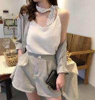Kinh nghiệm phối đồ với áo hai dây cho cô nàng mê phong cách quyến rũ