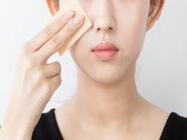 Loại giấy thấm dầu cho da mụn tốt nhất hiện nay