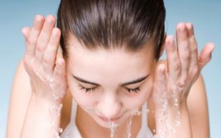 Loại sữa rửa mặt tốt nhất mà bác sĩ da liễu khuyên dùng
