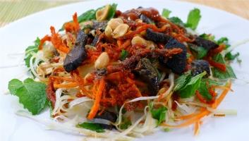 Món ăn vặt vào buổi chiều tối ở phố cổ Hà Nội