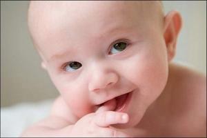 Món đồ chơi phát triển trí não cho trẻ 1 tháng tuổi
