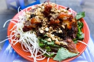 Quán ăn đêm nổi tiếng nhất phố cổ Hà Nội