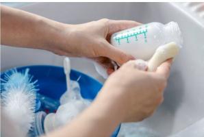 Nước rửa bình sữa tốt và an toàn nhất cho bé