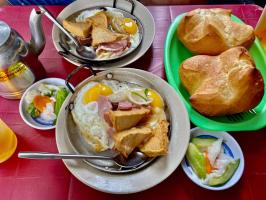 Quán bánh mì chảo ngon nhất Quận 5, TP. HCM