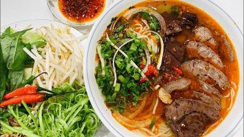 Quán bún bò Huế đông khách nhất TP. Hội An, Quảng Nam
