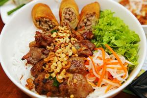 Địa chỉ ăn bún thịt nướng hấp dẫn nhất TP. Đà Lạt, Lâm Đồng