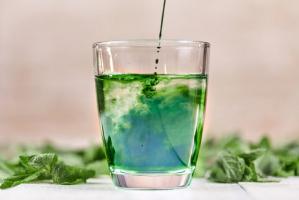 Sản phẩm nước diệp lục hỗ trợ thải độc cơ thể tốt nhất hiện nay