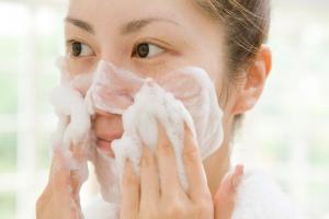 Sữa rửa mặt chứa BHA tốt nhất dành cho da mụn