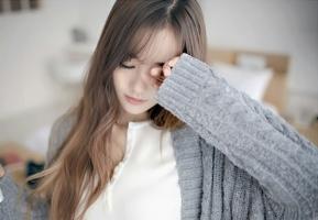 Thói quen làm tình trạng mắt bạn càng xấu hơn